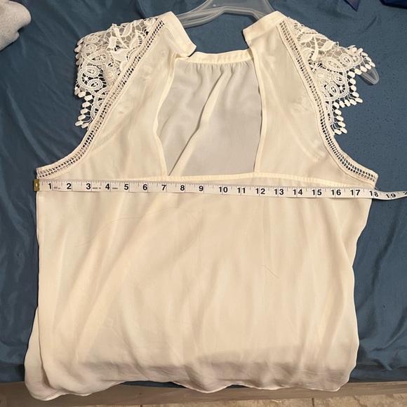 Express sleeveless blouse with lace details - Picture 7 of 7